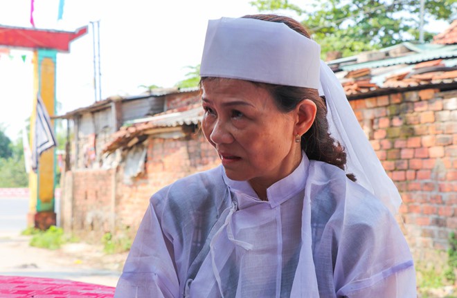 Bà Thân Thị Liên kể về con trai. Ảnh: Thanh Đức.