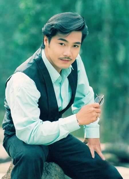Tài tử Lý Hùng là một trong ba nam diễn viên nổi tiếng cùng thời với Lê Tuấn Anh, Lê Công Tuấn Anh.