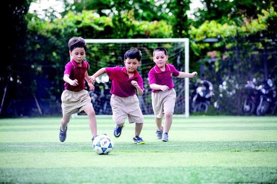 Nhiều trường tư thục c&oacute; dạy bổ sung chương tr&igrave;nh nước ngo&agrave;i với mức học ph&iacute; kh&aacute; cao.