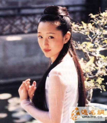 Dương Ngọc Ánh nổi tiếng nhờ sắc đẹp và giọng hát ngọt ngào.