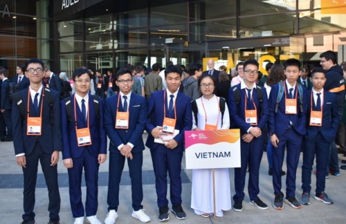 Đội tuyển Việt Nam tham dự Olympic Vật lí châu Á lần thứ 20 năm 2019 đạt thành tích cao. Ảnh: Bộ GD&ĐT
