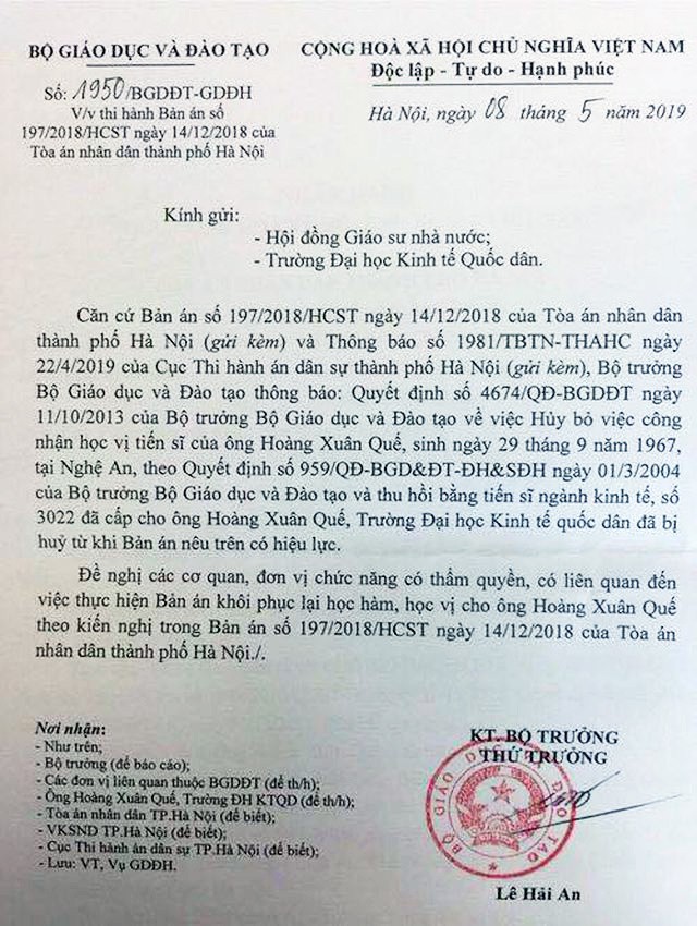 
Công văn của Bộ GD-ĐT đề nghị Hội đồng Giáo sư Nhà nước, Trường ĐH Kinh tế quốc dân khôi phục lại học hàm, học vị cho ông Hoàng Xuân Quế
