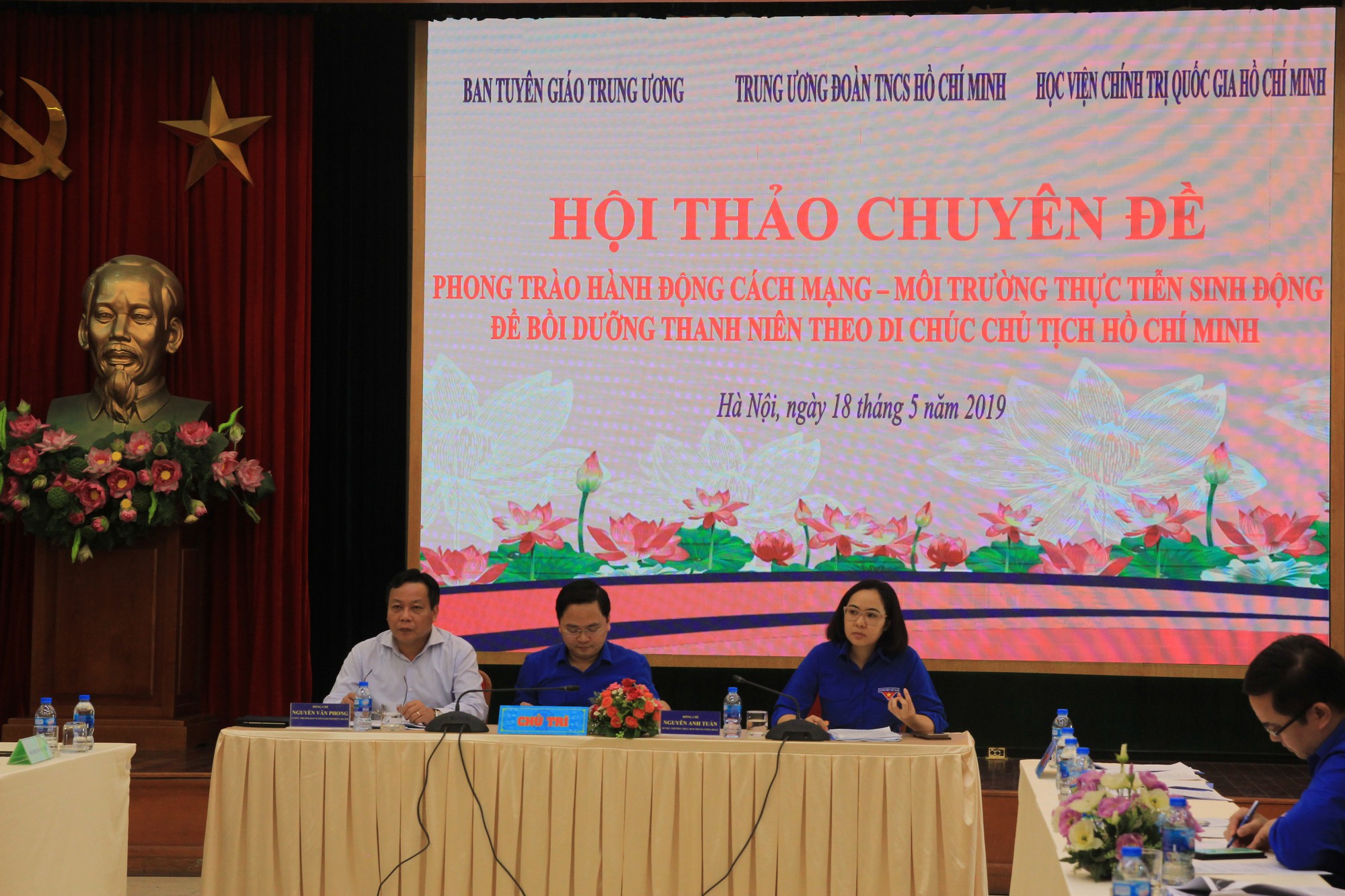 Toàn cảnh phiên chuyên đề Phong trào hành động cách mạng – môi trường thực tiễn sinh động để đào tạo, bồi dưỡng thanh niên theo Di chúc Chủ tịch Hồ Chí Minh, ngày 18/5, tại Trung tâm bồi dưỡng Chính trị quận Hoàn Kiếm.