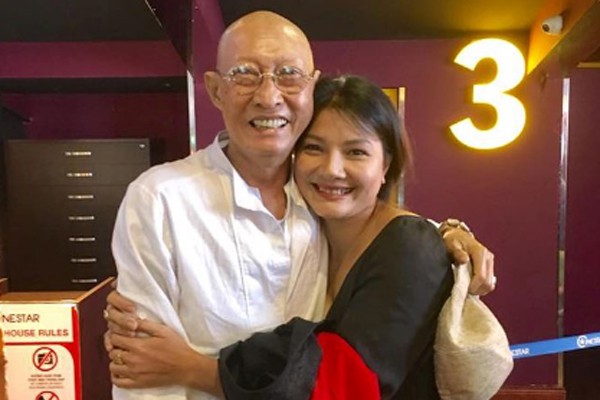 
Nghệ sĩ Lê Bình và diễn viên Kiều Trinh trong một sự kiện. Họ cùng đóng với nhau trong phim Mùa len trâu.

