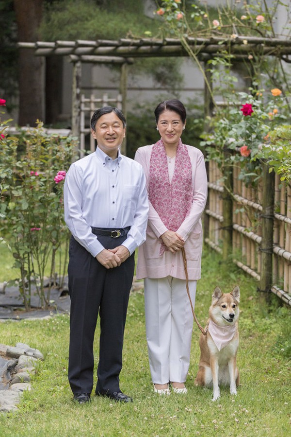 Cuộc sống gần gũi thiên nhiên của vợ chồng Nhật hoàng.