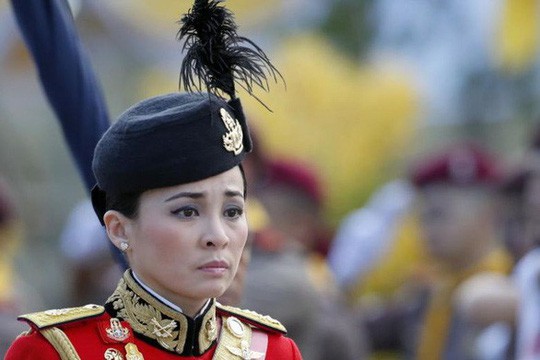 Hoàng hậu Suthida khi còn phục vụ quân đội hoàng gia. Ảnh: EPA/Straits Times