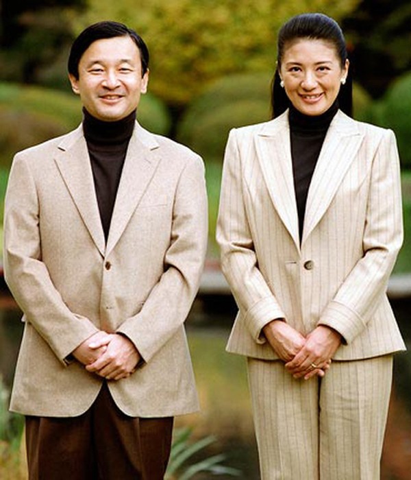 Hình ảnh hạnh phúc của vợ chồng Tân Nhật hoàng.