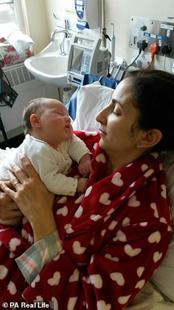 
Chỉ 5 ngày sau chẩn đoán chấn động đó, Sima đã sinh hạ con gái Mathilda bằng phương pháp sinh mổ.
