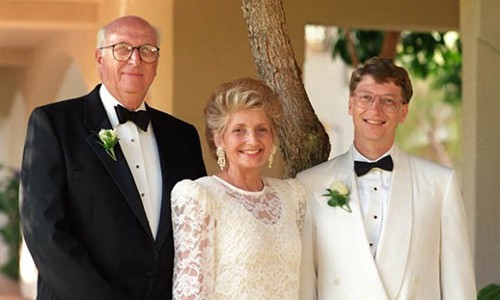 Bill Gates và cha mẹ của ông. Ảnh: CNBC.