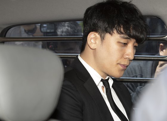 
Ca sĩ Seungri.
