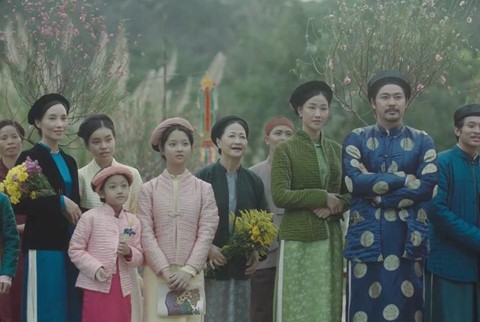 
 Nhiều cảnh phim trong Vợ ba xa lạ với văn hóa Việt dù phim được khẳng định kể câu chuyện về Việt Nam.
