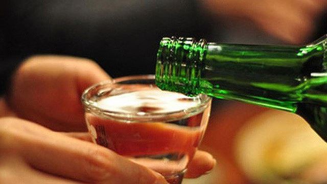 
Uống rượu có trộn viagra, một người đàn ông phải cầu cứu bác sĩ nam khoa vì cương dương 24 giờ

