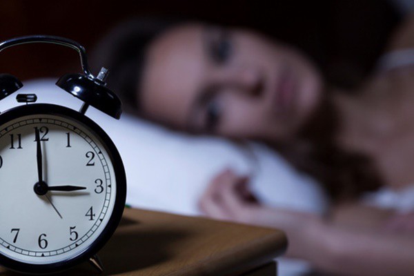 Thức khuya, ngủ gián đoạn, không ngon giấc kéo dài có thể tác động tiêu cực lên cơ chế phòng vệ của cơ thể đối với bệnh ung thư - ảnh minh họa từ internet