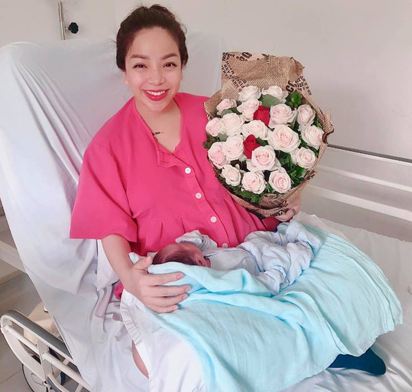 Minh Chuyên sinh con cho bạn trai vào giữa tháng 4 vừa qua dù cả hai chưa kết hôn.
