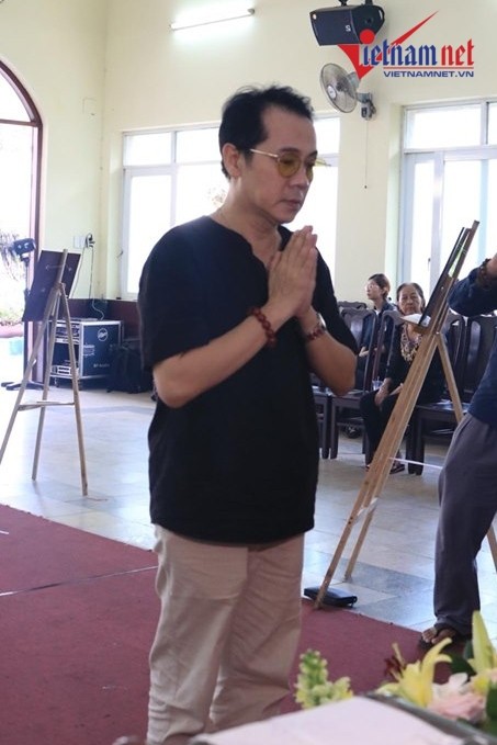 Nghệ sĩ Thành Lộc cầu nguyện cho diễn viên gạo cội Lê Bình.