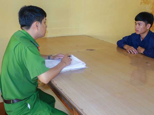 Mẫn tại cơ quan công an.