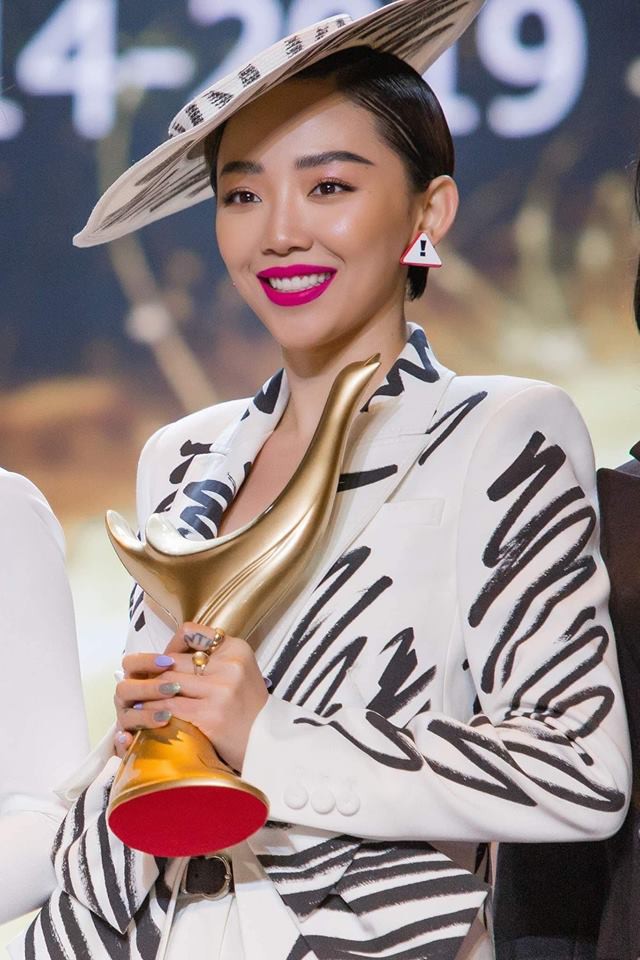 Tóc Tiên xuất sắc vượt qua nhiều đề cử “nặng ký” để chiến thắng hạng mục Bài hát của năm tại giải Cống Hiến 2019.