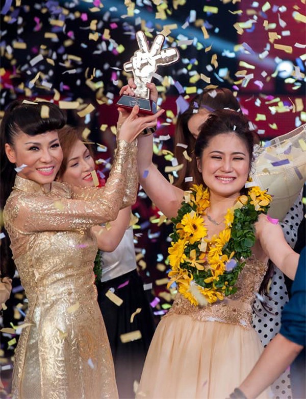 
Hương Tràm giành quán quân cuộc thi The Voice năm 2012.
