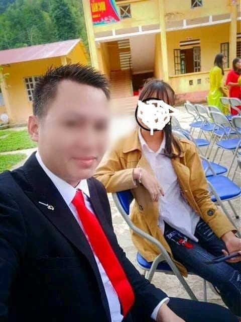 
Bức giáo viên Nguyễn Việt Anh chụp chung với học sinh H
