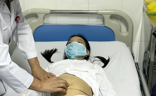 Sau mổ hôm 7/5, bé C phải theo dõi ít nhất 15 năm nữa. Ảnh: T.H