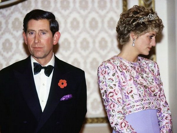 Thái độ lạnh nhạt của Thái tử Charles với Công nương Diana.