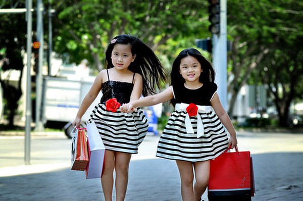 2 c&ocirc;ng ch&uacute;a nhỏ l&agrave; Misa v&agrave; Misu của Mỹ Lệ