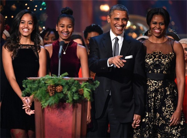 Sasha và chị gái trưởng thành trong suốt 8 năm ông Obama làm Tổng thống Mỹ.
