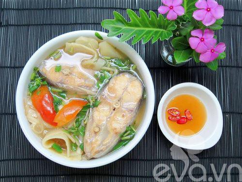 Canh chua cá ba sa đặc trưng hương vị Nam bộ