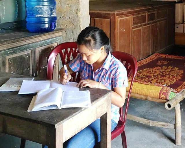 Em Ngô Thị Lài, thí sinh lỡ thi môn Văn vì không được thông báo thi lại.
