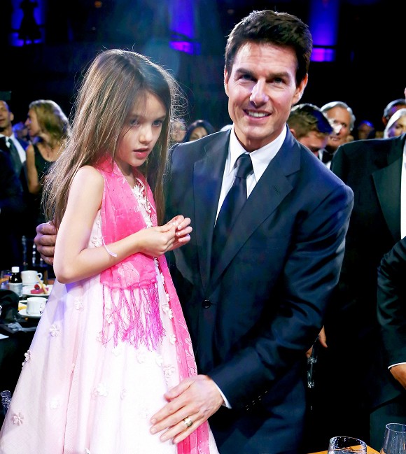 
Tin tức Suri và Tom Cruise không phải cha con ruột là hoàn toàn sai sự thật.
