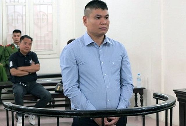 
Nguyễn Quốc Hùng tại tòa sơ thẩm.
