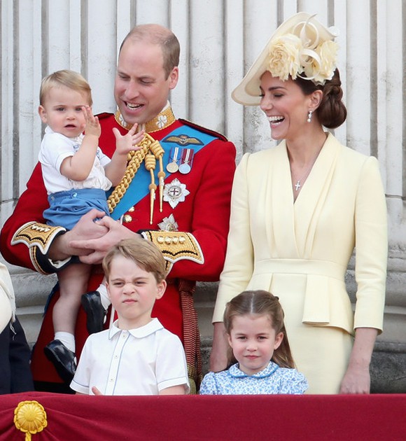Vợ chồng William - Kate và ba con dự sinh nhật Nữ hoàng 93 tuổi hôm 8/6 tại Điện Buckingham. Ảnh: PA.