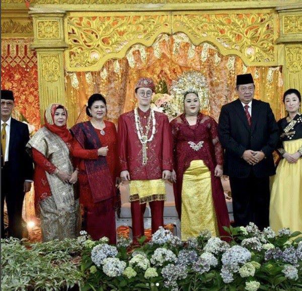Vợ chồng Tổng thống cũng tới dự đám cưới của cặp đôi này.