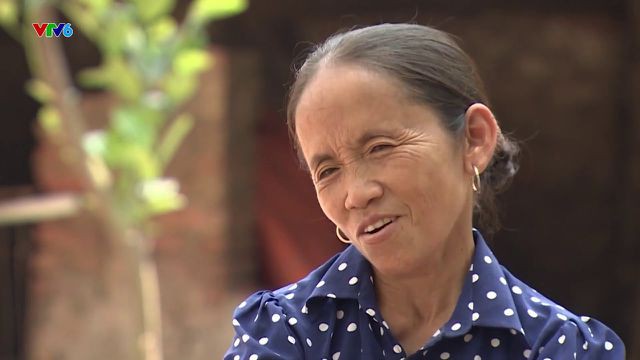 Bà Tân từ một người nông dân chất phác trở thành một hiện tượng mạng nhờ kênh Youtube với những món ăn siêu to.