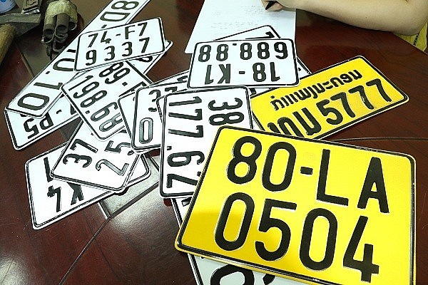 Bóc trần chiêu trò đưa xe biển số Lào về Việt Nam tiêu thụ - Ảnh 2. Bóc trần chiêu trò đưa xe biển số Lào về Việt Nam tiêu thụ - Ảnh 2.