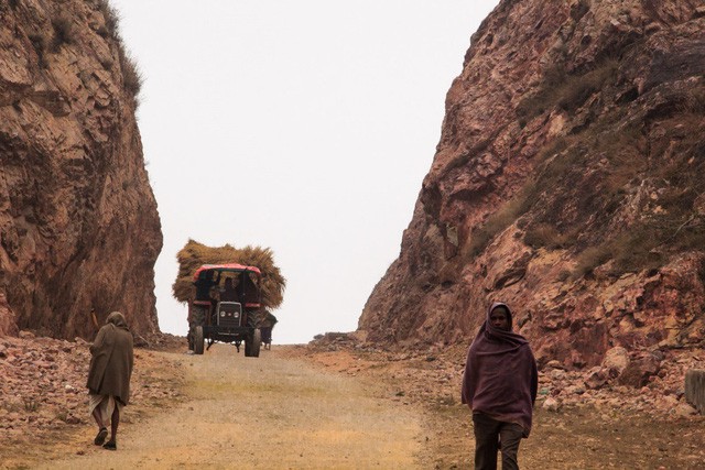 Một con đường rộng 10 mét, dài 120 mét đã xuất hiện sau 22 năm kiên trì của người đàn ông Ấn Độ