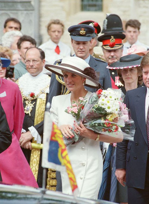 Cố Công nương Diana trong chuyến thăm Portsmouth năm 1991. Ảnh: Mirrorpix.