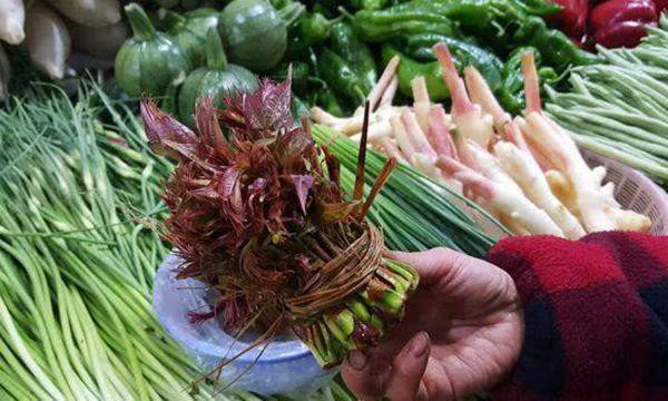 Loại rau đầy rẫy ở nông thôn nhưng vào siêu thị bán với giá hơn 400.000 đồng/nửa kg - Ảnh 1.