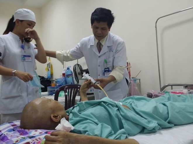 Điều trị ung thư là sự chống chọi lại tác dụng phụ vô cùng khắc nghiệt.