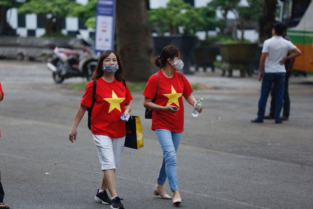 Các cổ động viên hết mình cổ vũ cho U23 Việt Nam