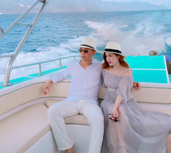 Mặc d&ugrave; kh&ocirc;ng chỉ mặt điểm t&ecirc;n hay n&oacute;i r&otilde; sự t&igrave;nh nhưng ở phần b&igrave;nh luận, h&agrave;ng loạt b&igrave;nh luận nhắc tới Quế V&acirc;n v&agrave; n&eacute;m đ&aacute; cựu người mẫu khiến sự t&igrave;nh c&agrave;ng th&ecirc;m rối ren.