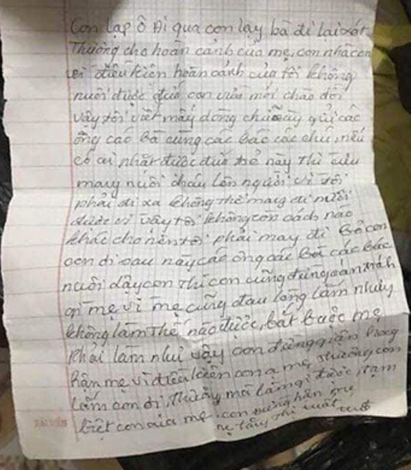 Lá thư được cho là của người mẹ viết để lại nhờ mọi người nuôi giúp. Ảnh: Bạn đọc cung cấp