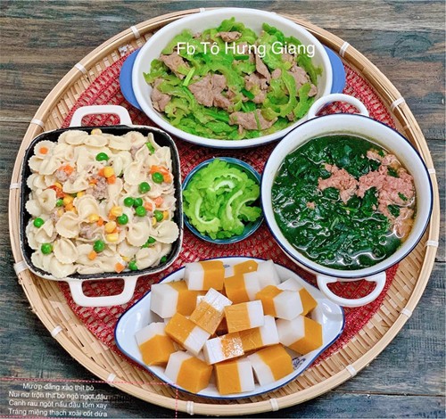 Các món canh quen thuộc như canh cua mồng tơi, canh hoa lý, canh cải xanh thịt nạc... lần lượt có mặt.