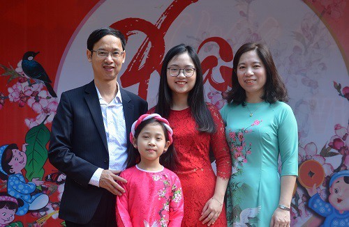 Gia đình của Nga Nhi. Ảnh: NVCC