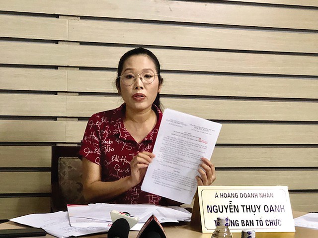 Bà Nguyễn Thụy Oanh sắp đến ngày sinh lo giải quyết sự cố xung quanh cuộc thi với báo chí