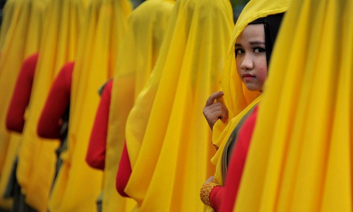 Các cô gái trong một lễ hội tại Indonesia.