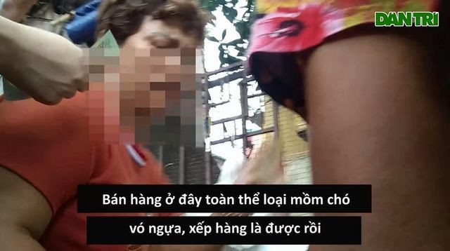 
Nhân viên trong quán luôn giữ thái độ cau có, khó chịu và sẵn sàng to tiếng với khách
