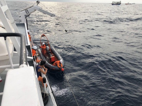 Các tàu tiếp tục tìm kiếm các nạn nhân mất tích trong vụ chìm tàu ở đảo Bạch Long Vĩ ( Ảnh TTTTCN Hàng hải VN)