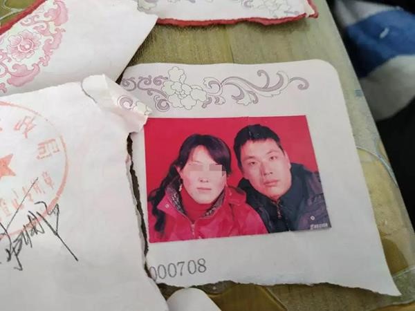 
Giấy đăng ký kết hôn của Dương Ái Tĩnh và Lý Mỹ Chi. Ảnh: Thepaper.cn
