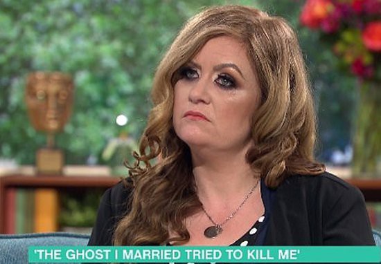 Amanda Teague, người phụ nữ 46 tuổi đã kết hôn với hồn ma cướp biển